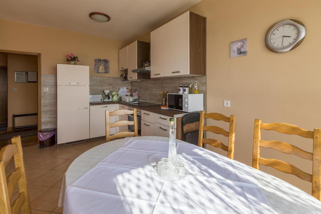 Apartments Dragica Dramalj Exterior photo